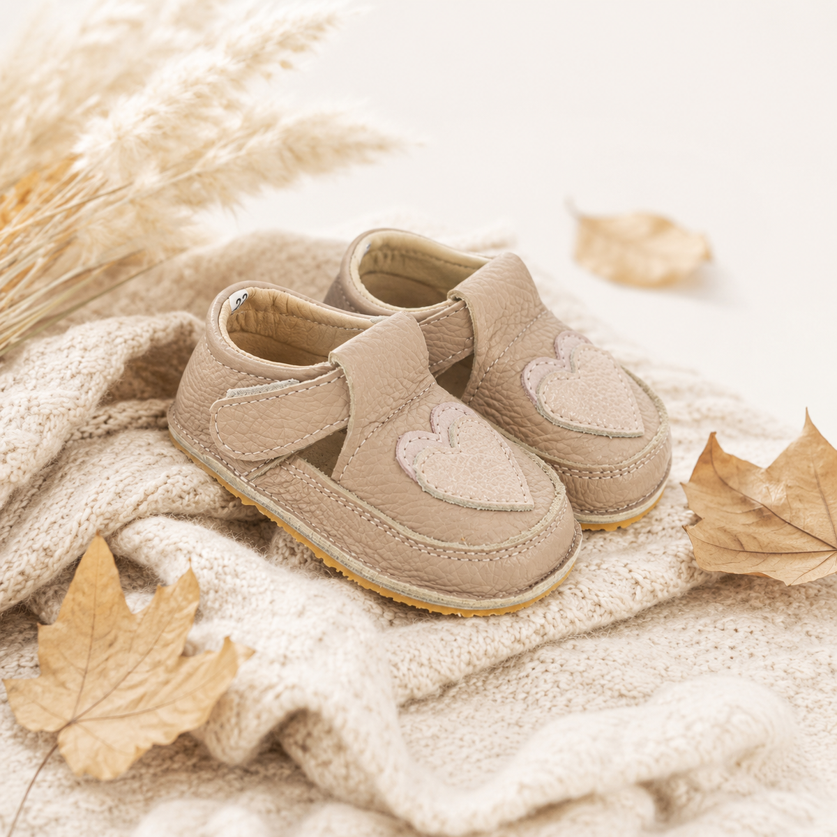 pantofi barefoot din piele naturală pentru copii, cu detaliu inimioară